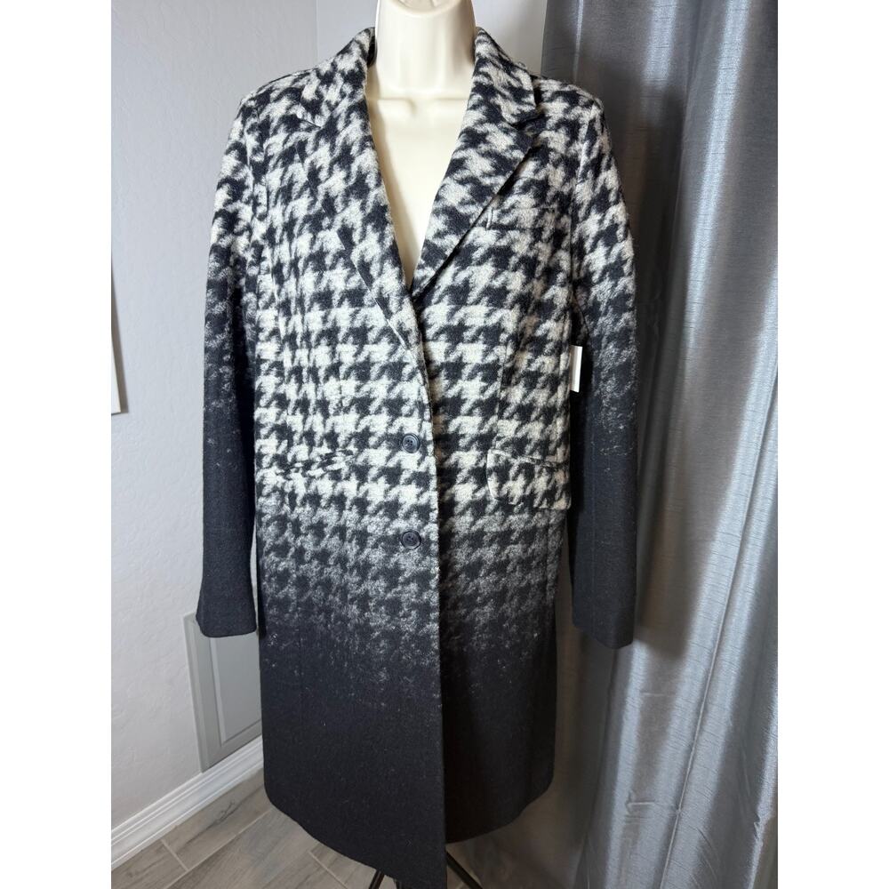 NWT: Liz Claiborne Women's Medium Black /White Houndstooth Wool Blend‎ Long Coat